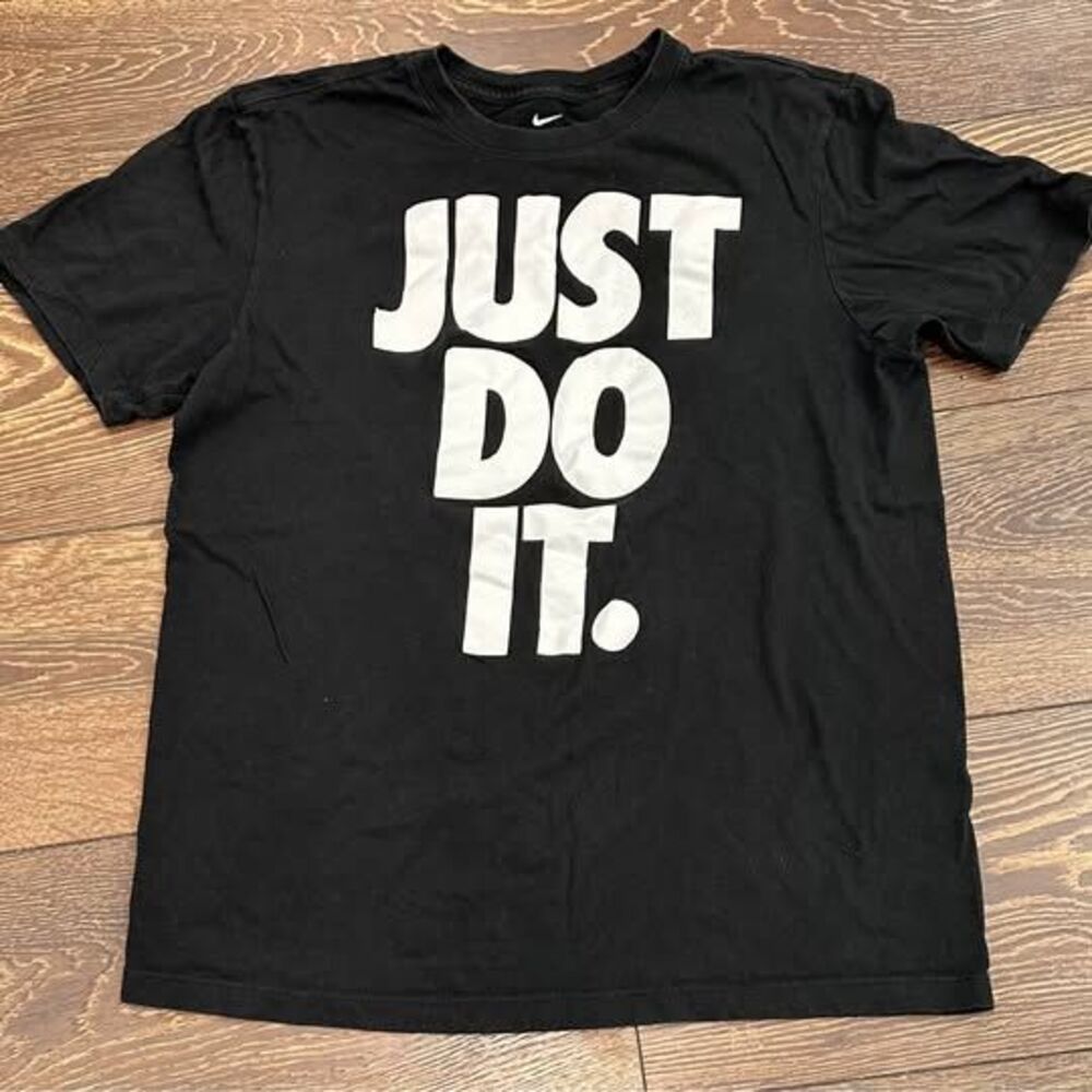 Nike Just Do It Graphic T-Shirt